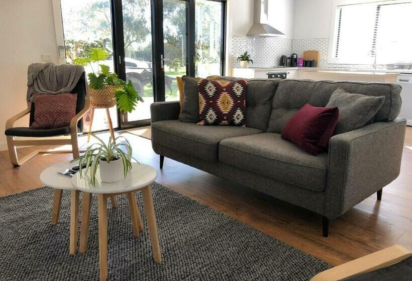 Пансион Oak Lane Guest House & Farm Stay