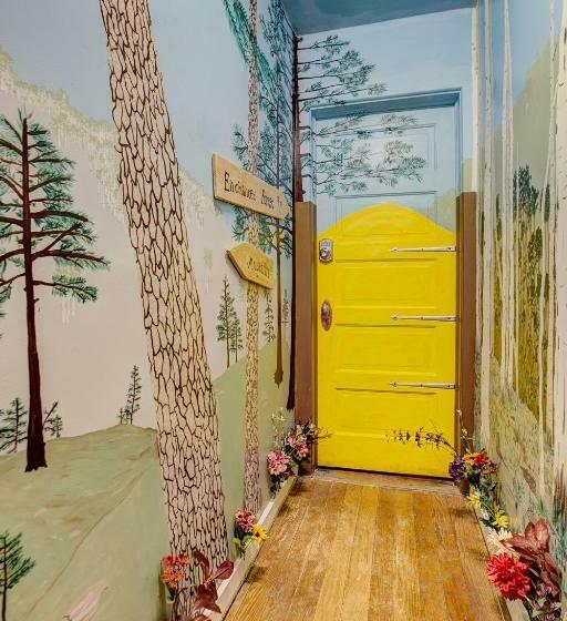 هاستل The Oasis On Eisenhower