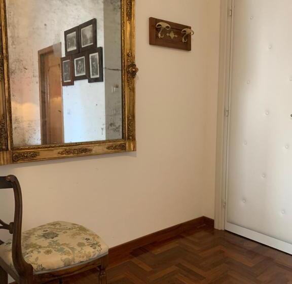 تختخواب و صبحانه La Casa Di Emanuella   Rooms & International Suites