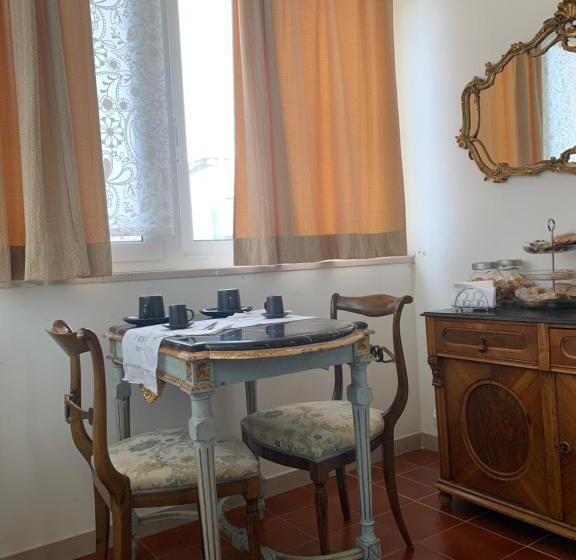 تختخواب و صبحانه La Casa Di Emanuella   Rooms & International Suites