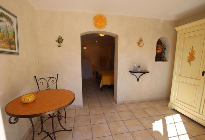 تختخواب و صبحانه Le Mas Des Tarentes Chambres D Hôtes
