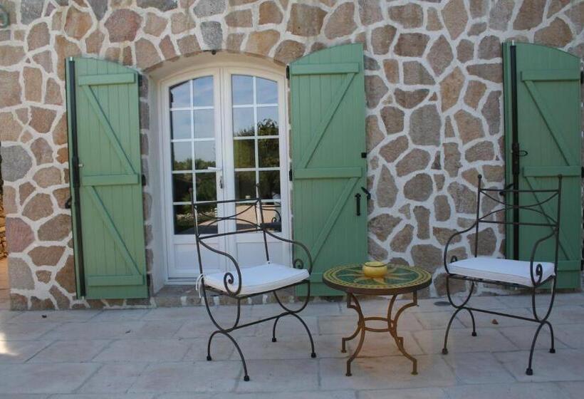 تختخواب و صبحانه Le Mas Des Tarentes Chambres D Hôtes