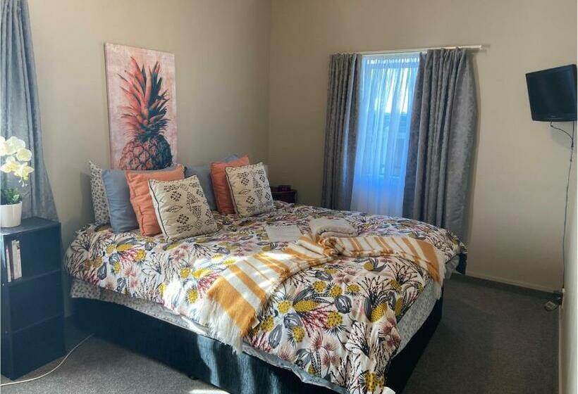 تختخواب و صبحانه Warm On Waterloo