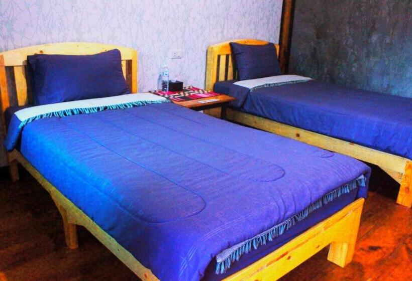 هتل Jungle Guesthouse