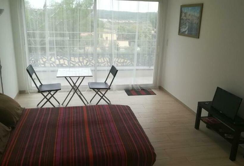 بنسيون Le Studio Des 3 Moulins