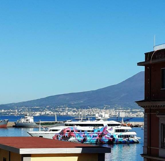 تختخواب و صبحانه La Terrazza Sul Porto