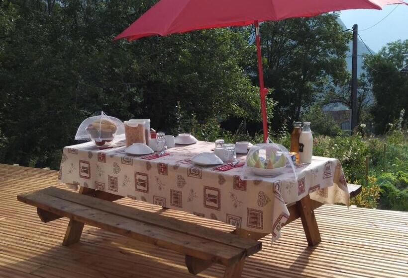 مبيت وإفطار Le Petit Chalet Leard