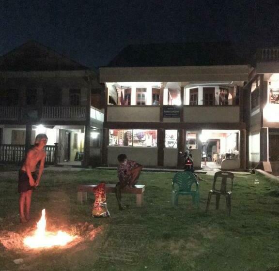 پانسیون Nias Kristov Surf Camp