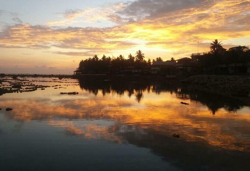 پانسیون Nias Kristov Surf Camp