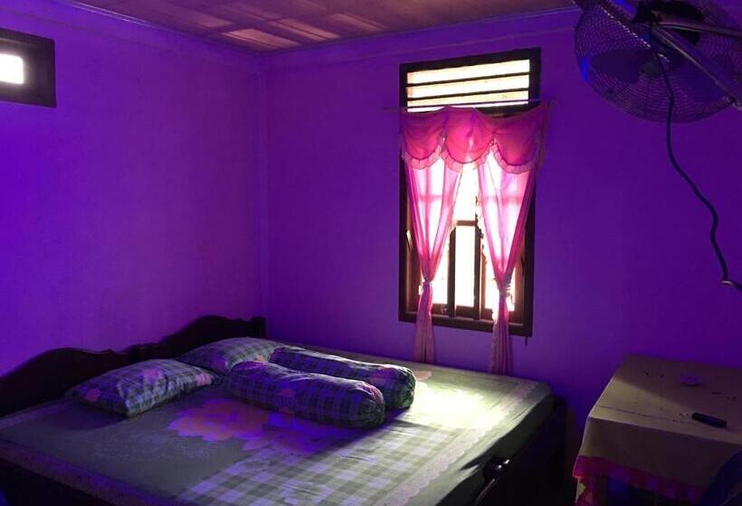 پانسیون Nias Kristov Surf Camp