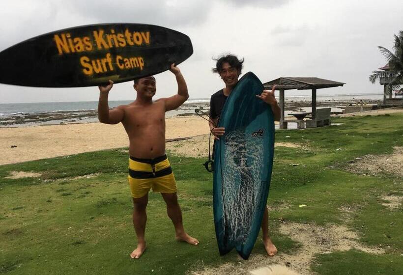 پانسیون Nias Kristov Surf Camp