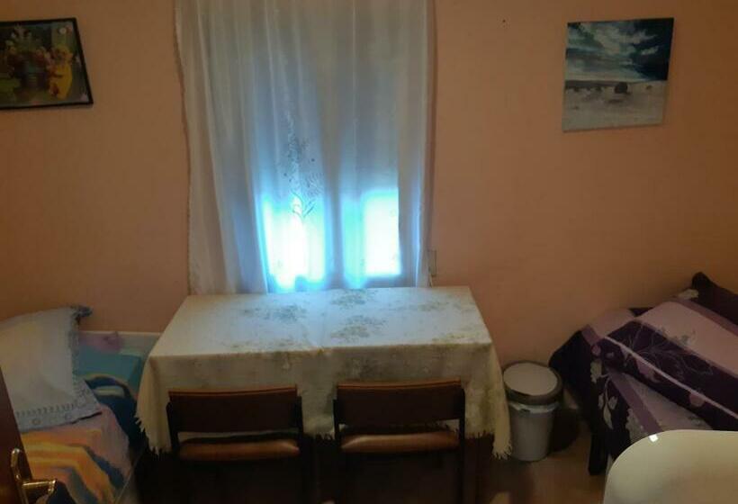 پانسیون Nice Room With Swimming Pool