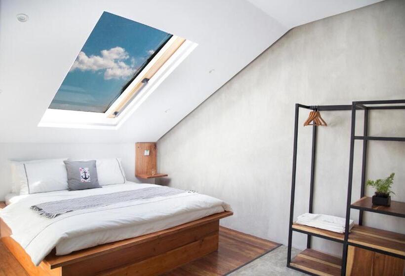 تختخواب و صبحانه Flores Passport House