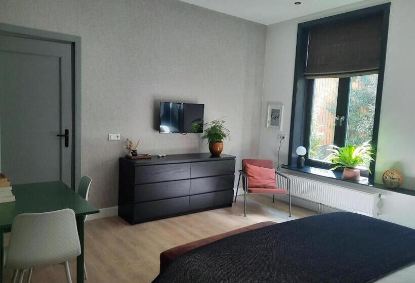 تختخواب و صبحانه Inn The Green