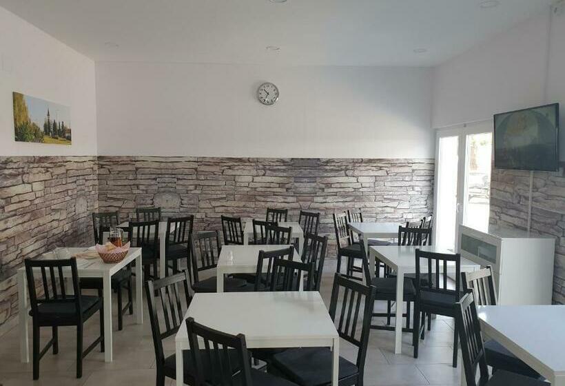 住宿加早餐  Kid Família Panzió Balatonszárszó