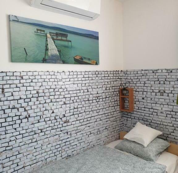 住宿加早餐  Kid Família Panzió Balatonszárszó