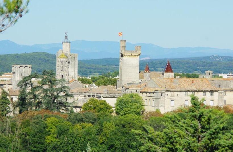住宿加早餐  Uzes Decouvertes