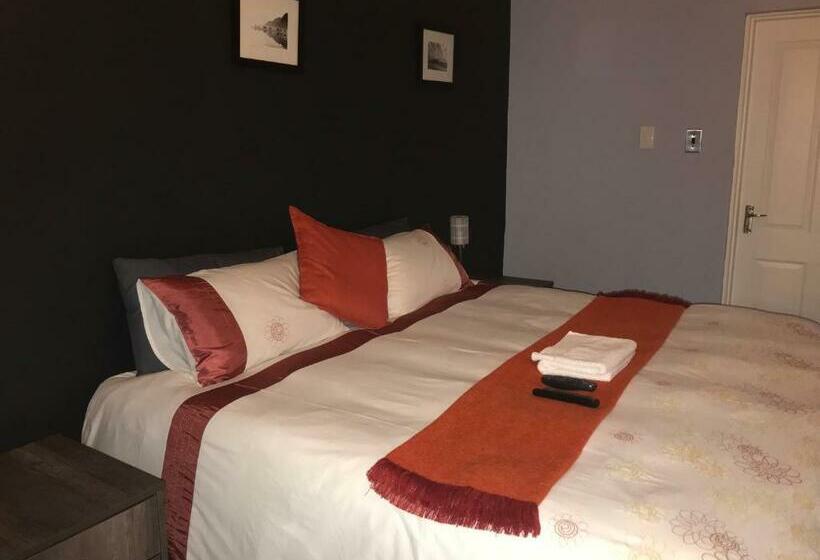 פנסיון 2 On Zk Matthews Guesthouse