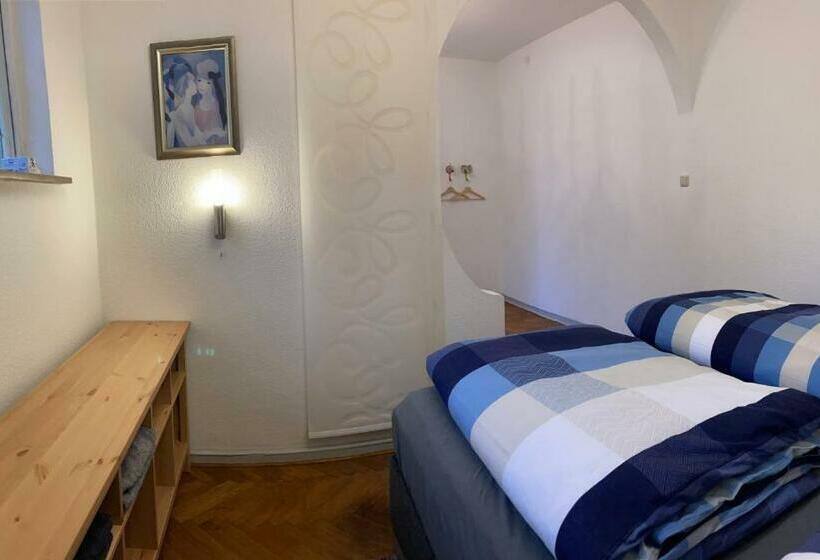 پانسیون Rustic Overnight Apartment