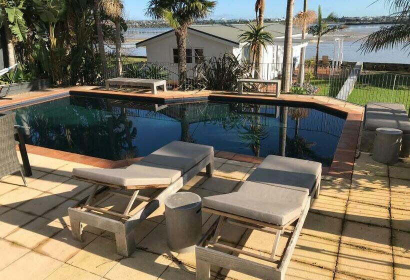 پانسیون The Boat House