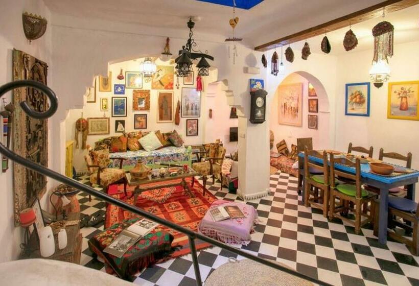 پانسیون Afra House