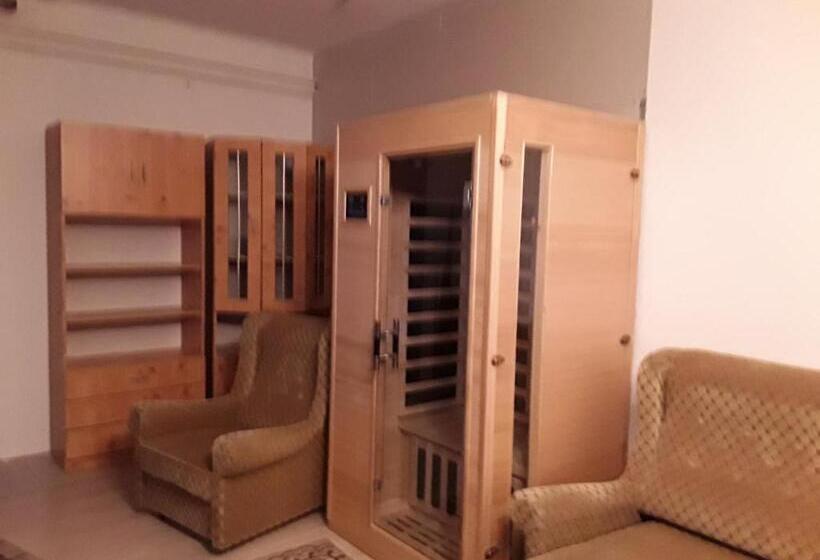 Tunnel Family Apartmanház Pécs