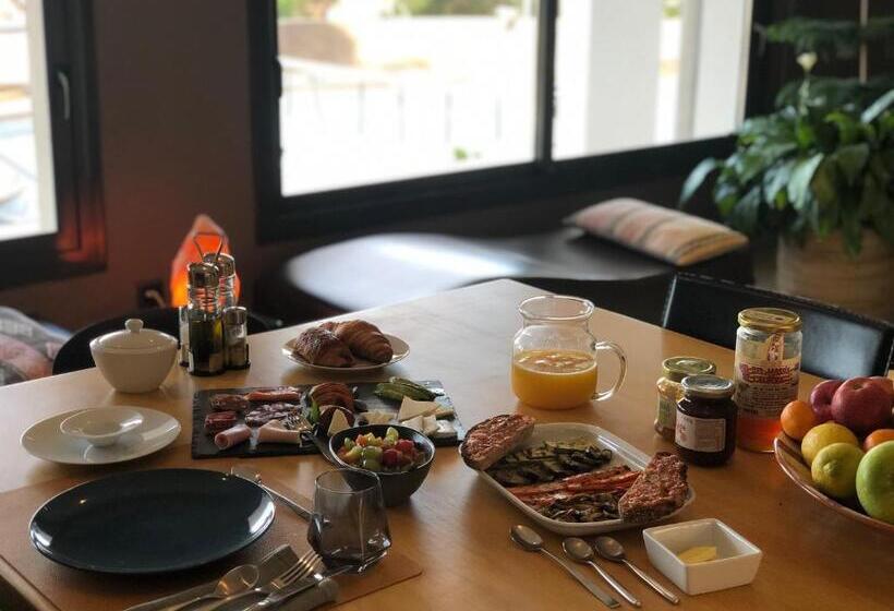 تختخواب و صبحانه Casa De L’albada