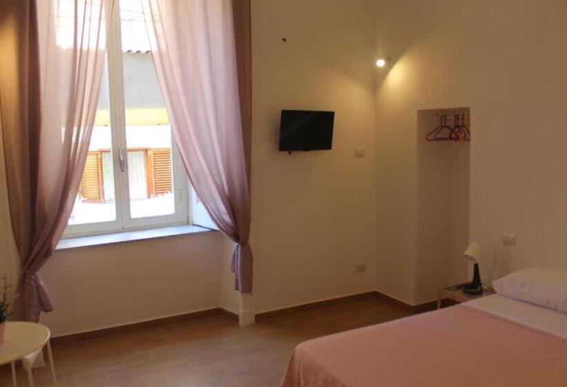 تختخواب و صبحانه Casa Laura Oliva Mancini