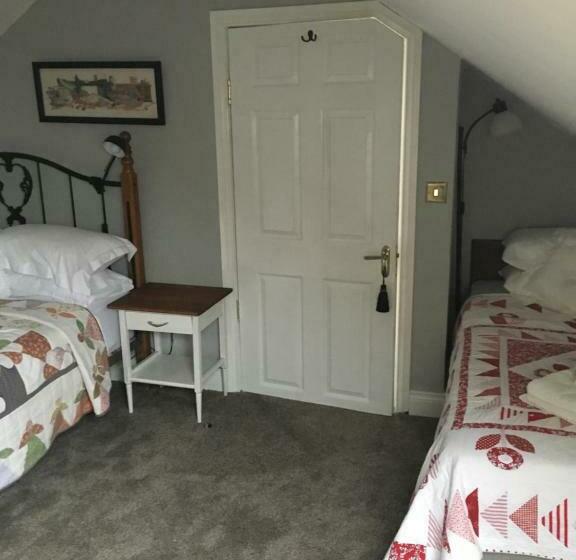 Lyntom House B&b