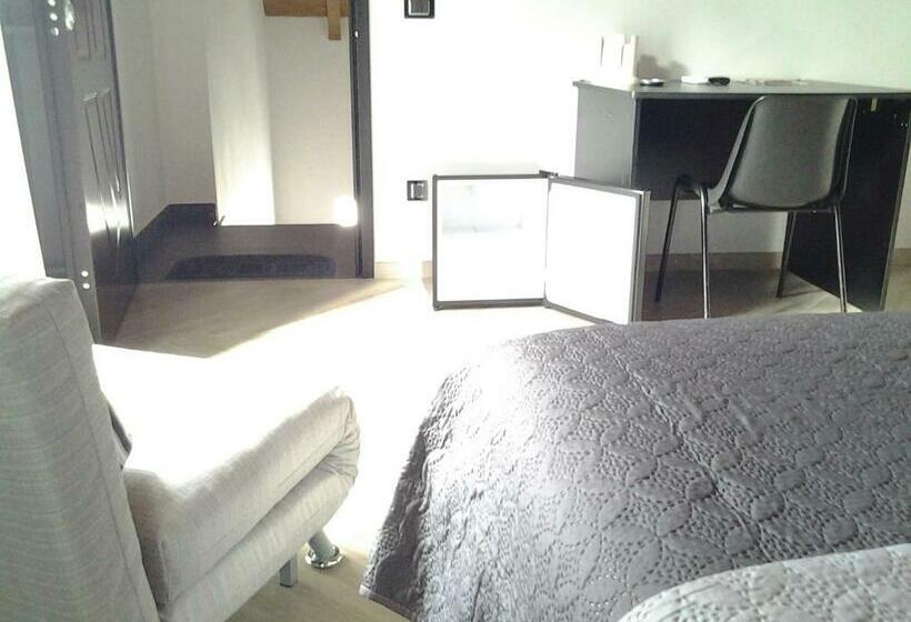 پانسیون The Attic