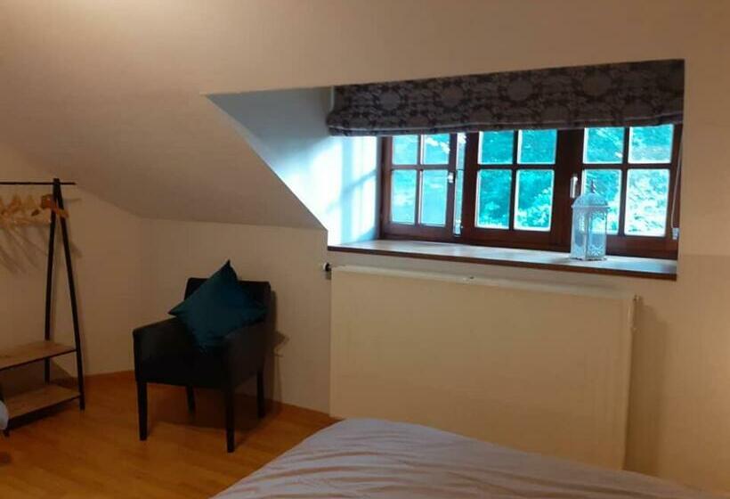 הוסטל La Bourgseigneurie