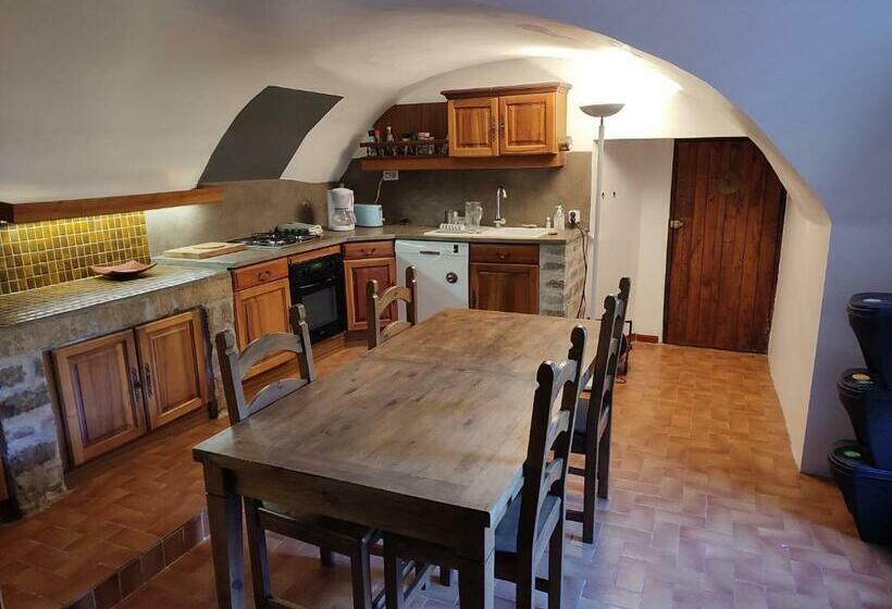 צימר Chambre Cévennes: Piscine, Lamas, Rivière