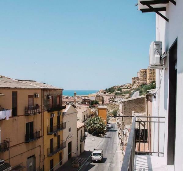 تختخواب و صبحانه Magico Sole