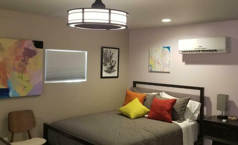 פנסיון Best Little Guesthouse In Melrose! New Listing!