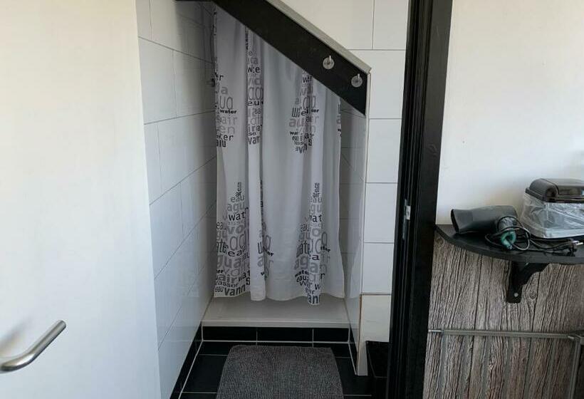 ベッドアンドブレックファースト Bed&breakfast Jonker