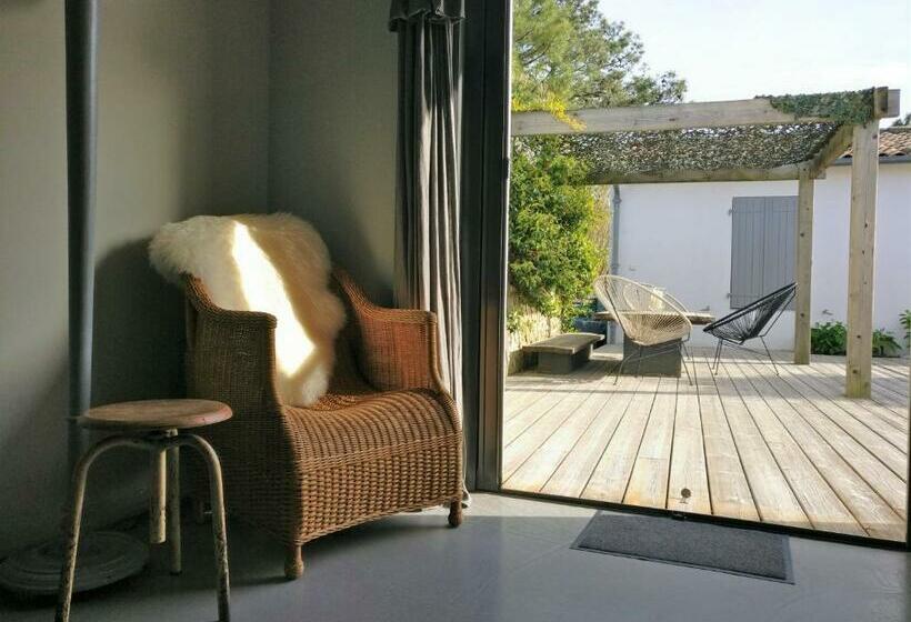 پانسیون Derrière La Plage : Suite, Patio Et Pergola