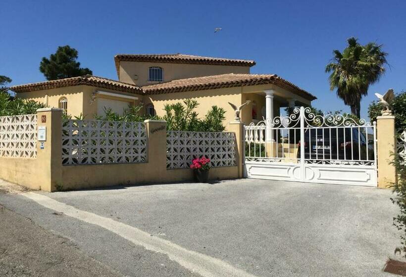 פנסיון Villa Goonie