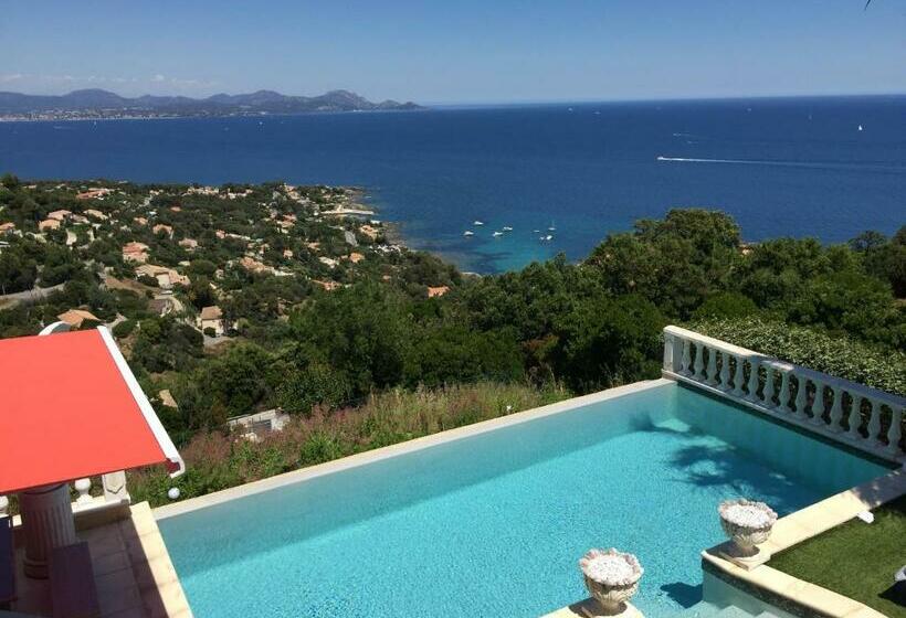 פנסיון Villa Goonie