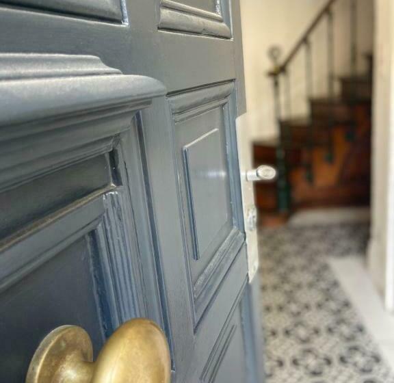 تختخواب و صبحانه La Villa B