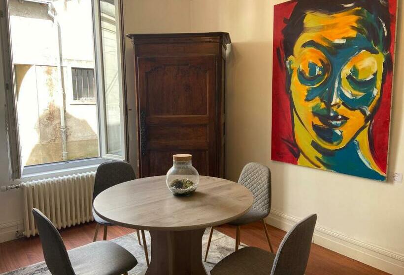 تختخواب و صبحانه La Villa B