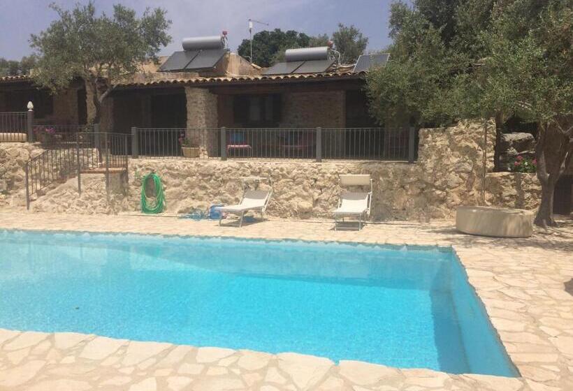 هتل Agriturismo Roba Degli Ulivi