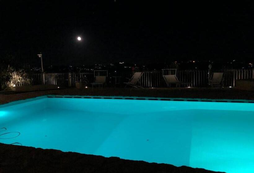 هتل Agriturismo Roba Degli Ulivi