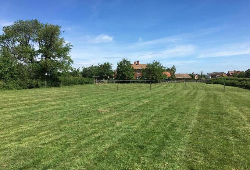 بنسيون The Stables Kings Ripton