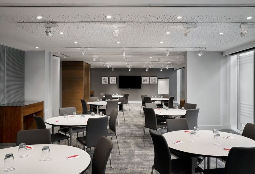 هتل Aloft London Excel