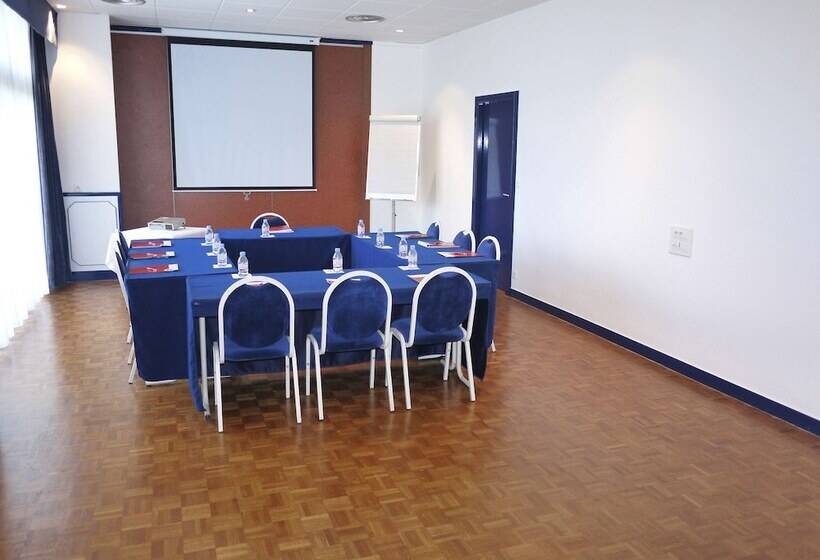 ホテル Kyriad Direct Rennes Ouest
