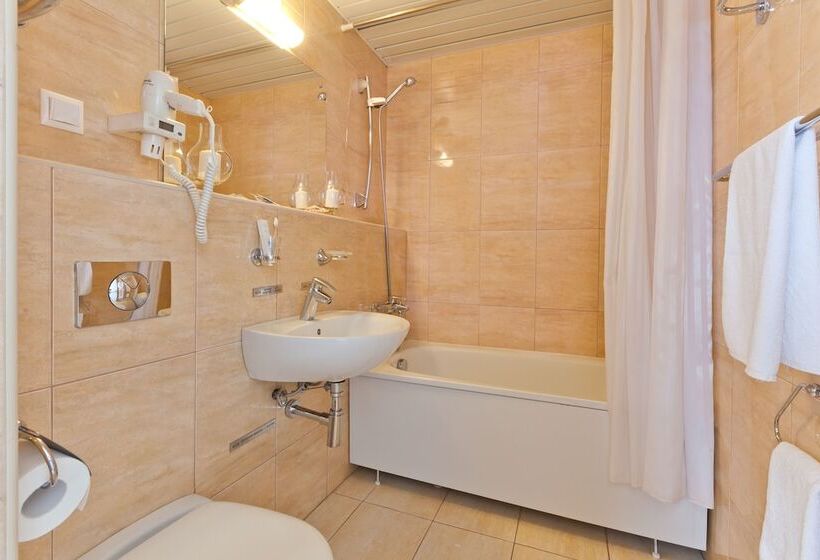 호텔 Marins Park Novosibirsk