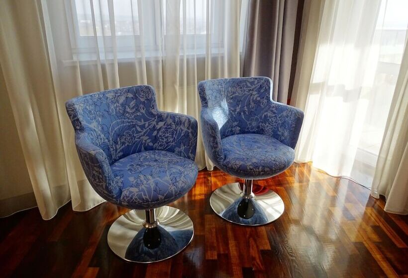 Ramada Hotel & Suites By Wyndham Alabuga