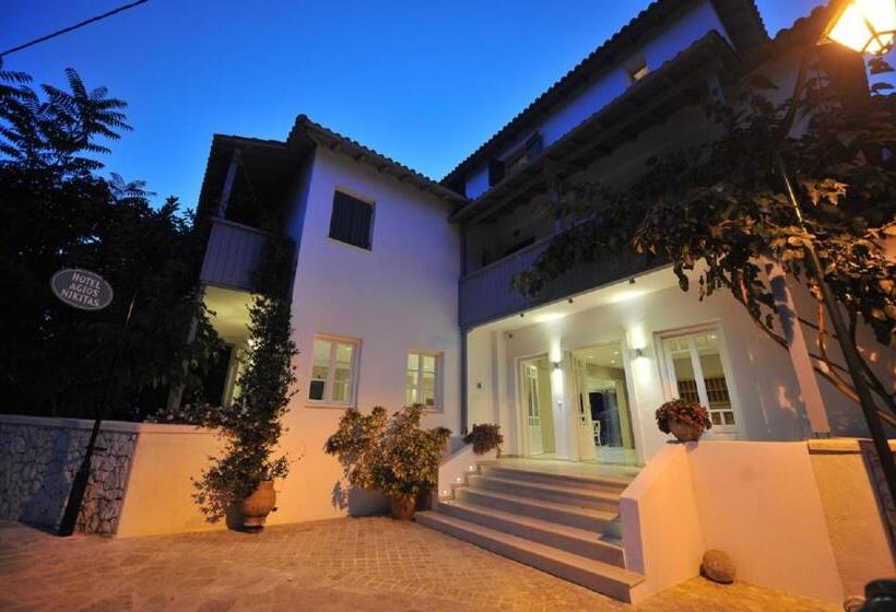 استراحتگاه Agios Nikitas