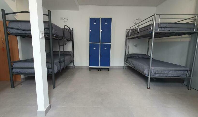 Albergue O Marco Hostel