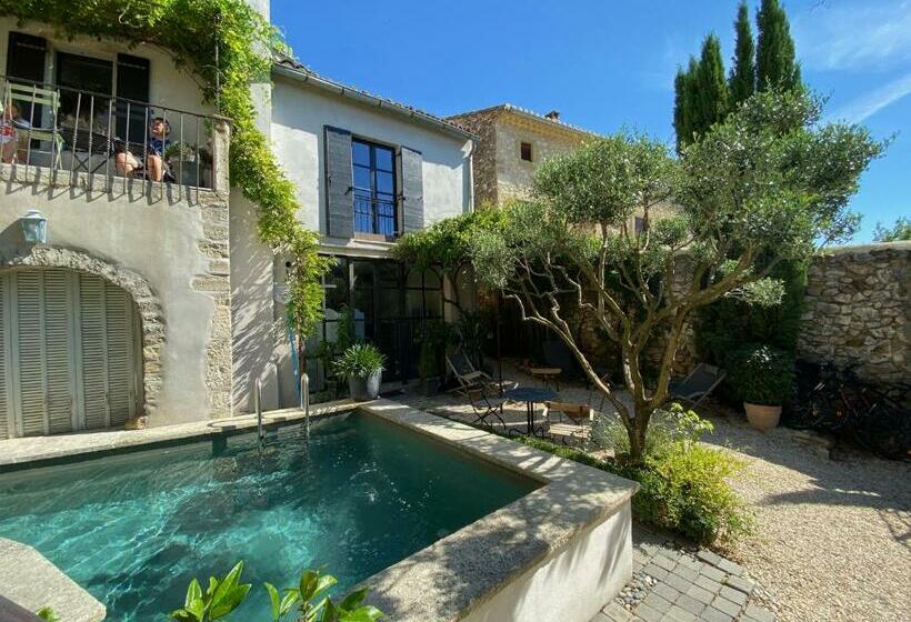 住宿加早餐  La Maison Blanche Uzès